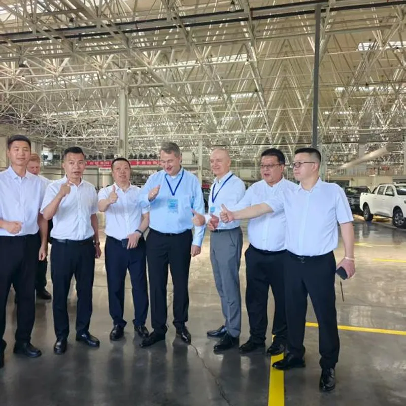 xinwen (4) Генеральный директор ООО Чунцин Босайт Машиностроительная Промышленность (третий слева) на памятной фотографии с представителями немецких компаний